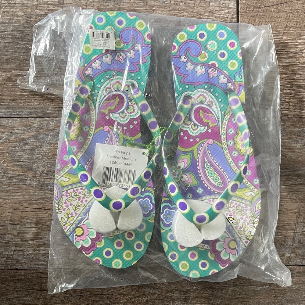 NWT Vera Bradley Heather Paisley Flip Flops